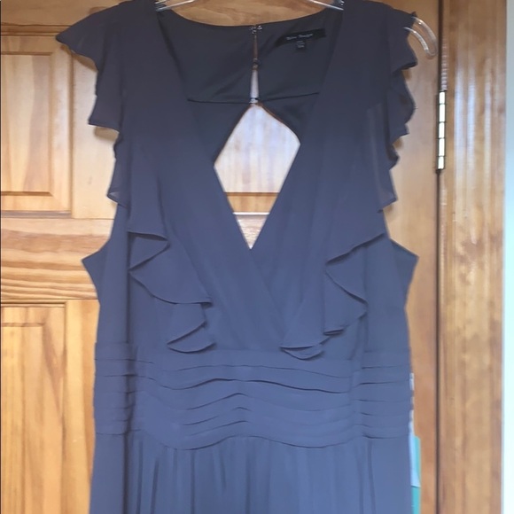 Gown - Picture 3 of 4